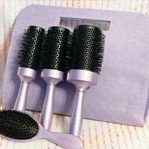 Monat Set of 4 Hair Brushes and Bag- New in Packaging